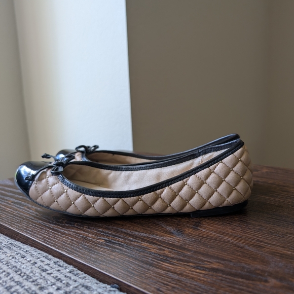 Sam Edelman Blake Tan Quilted Studded Leather Black Patent Cap Toe Flats Shoes - Picture 1 of 9